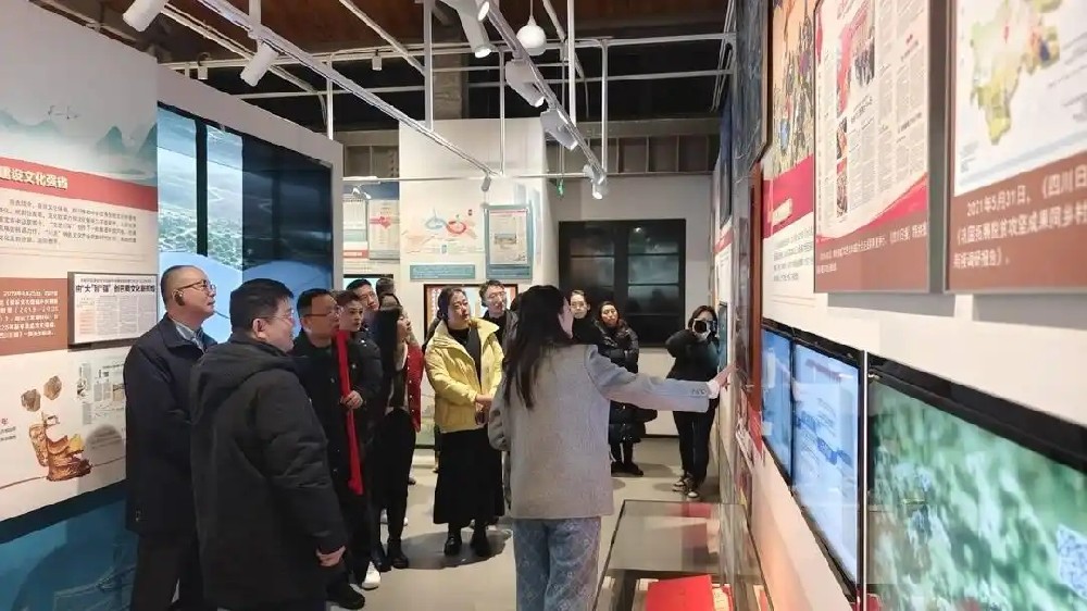 开馆一周年，新闻出版界同仁点赞四川报业博物馆：敢为人先，一以贯之